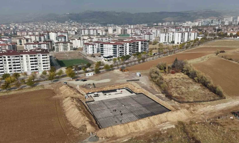 Elazığ'da yarı olimpik yüzme havuzu inşaatı başladı