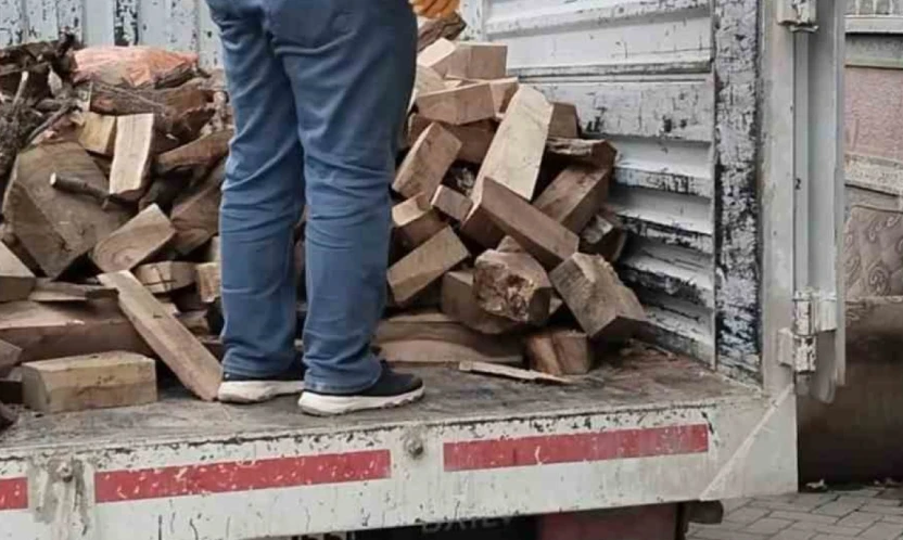 Elazığ'da yetim ailelere yakacak yardımı