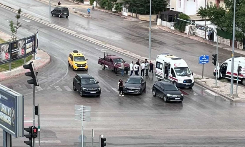 Elazığ'da zincirleme trafik kazası: 1 yaralı