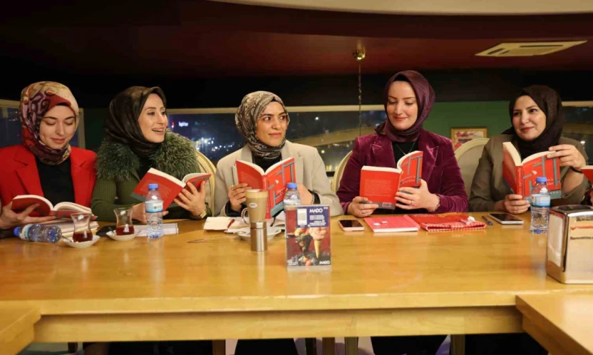 Elazığlı kadınlardan, altın yerine kitap günü