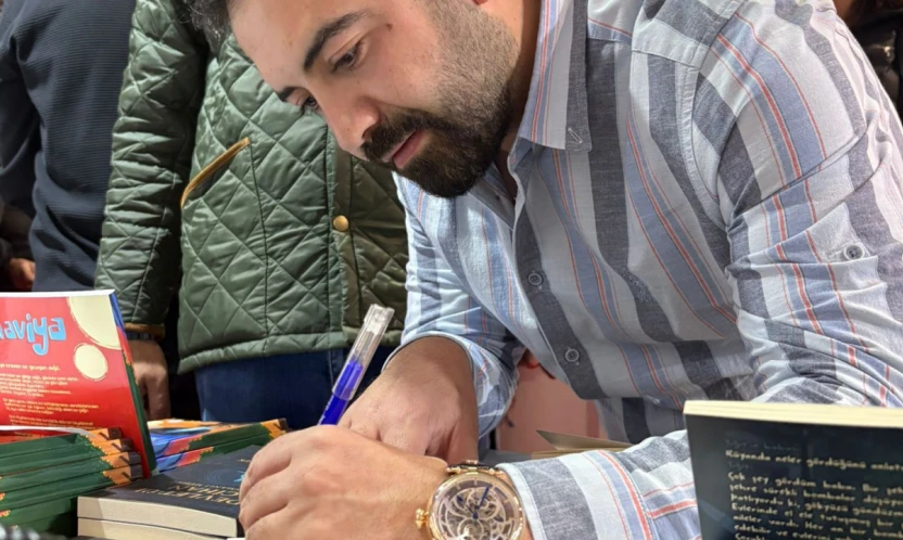 Elazığlı Yazar Kürşat Tuna Özek'in 'Devlet-ül Cihan Bir Osmanlı Mührü' kitabına 6. Kitap Fuarı'nda yoğun ilgi