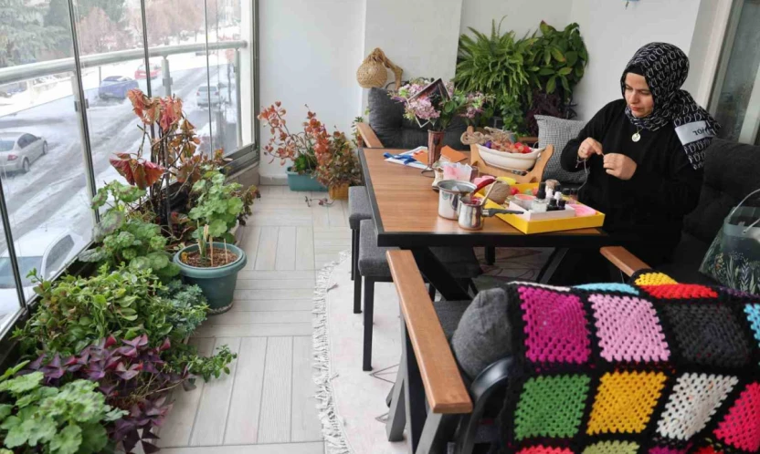 Ev hanımının azmi: 20 belge aldı ve 300 öğrenciye usta oldu