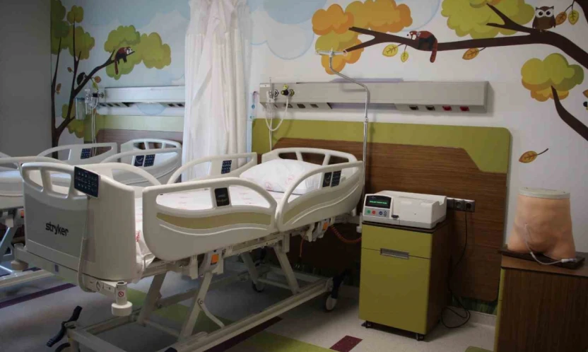 Fethi Sekin Şehir Hastanesi'nde çocuk periton diyalizi ünitesi hizmete girdi