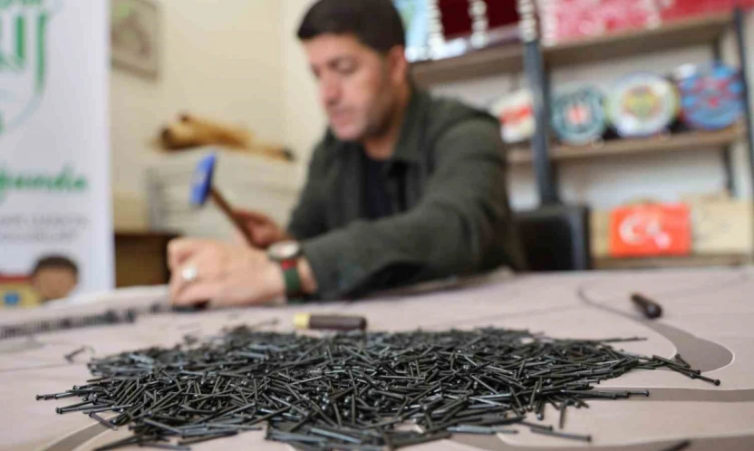 Hobisini sanata dönüştürdü, 500'ü aşkın eseriyle Türkiye'nin sayılı filografi ustalarından biri oldu