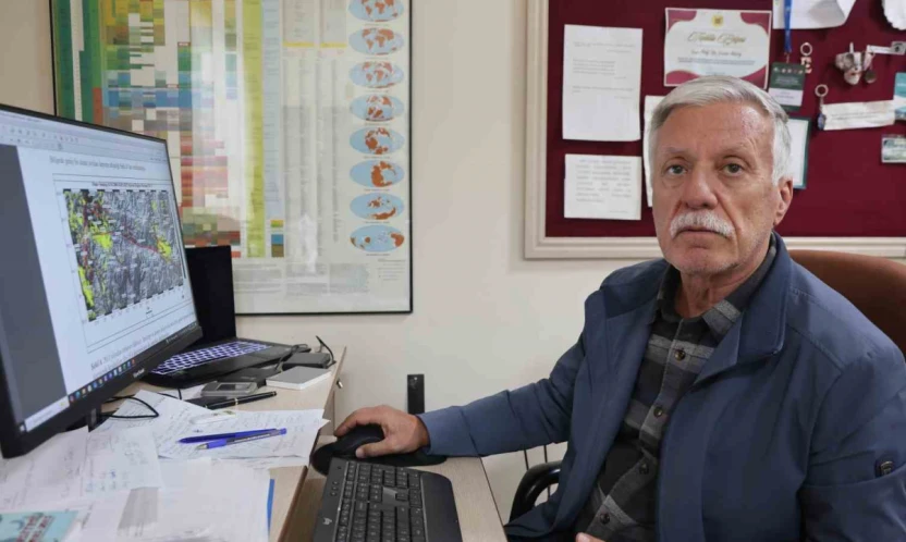 Jeoloji Uzmanı Prof. Dr.  Ercan Aksoy: Sındırgı'da 14 binin üzerinde deprem yaşandı