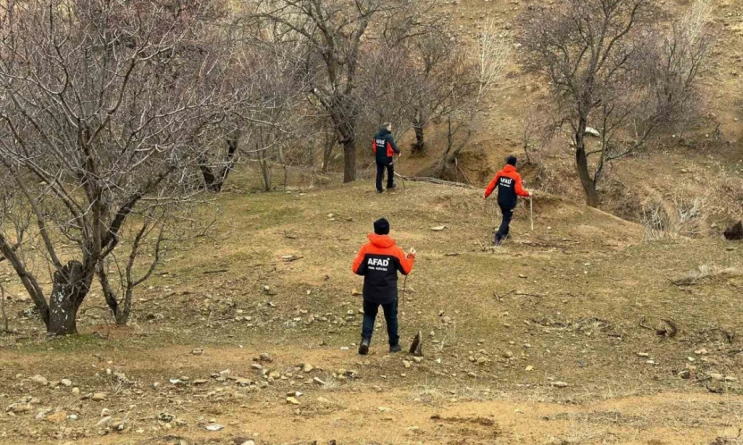 Kayıp yaşlı adam 51 kişilik ekiple aranıyor