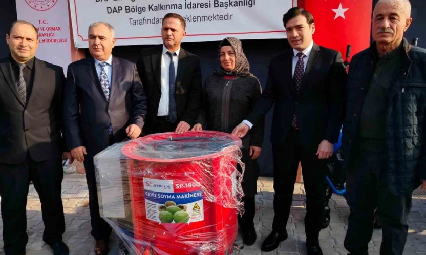 Keban'da çiftçilere makine dağıtıldı