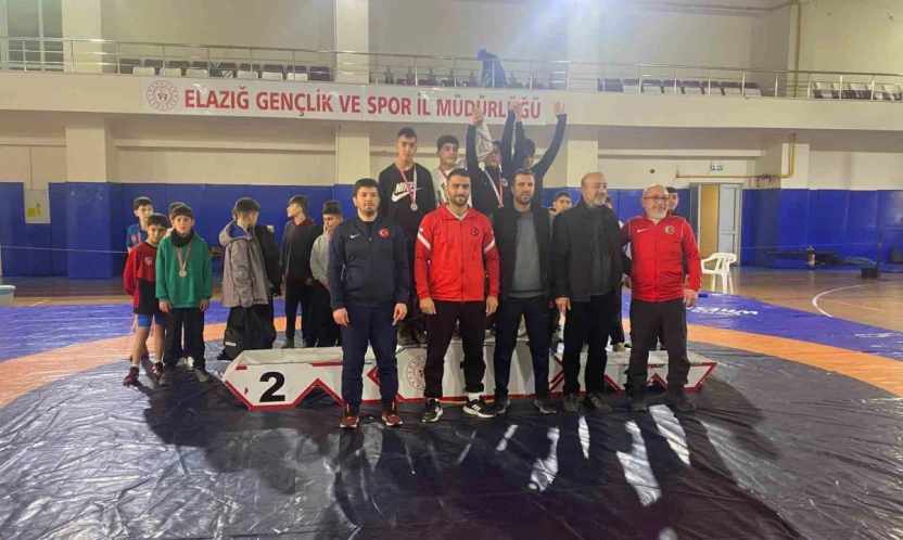 Kovancılar güreş takımı Elazığ'da 8 altın madalyayla zirveye çıktı