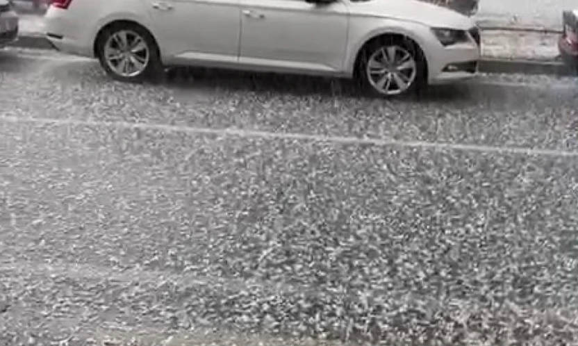 Kovancılar ilçesinde dolu yağışı  etkili oldu