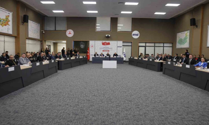 Kuzey Anadolu ve Doğu Anadolu Fay zonu arasında yer alan Elazığ'da İl Afet Risk Azaltma Planı ele alındı