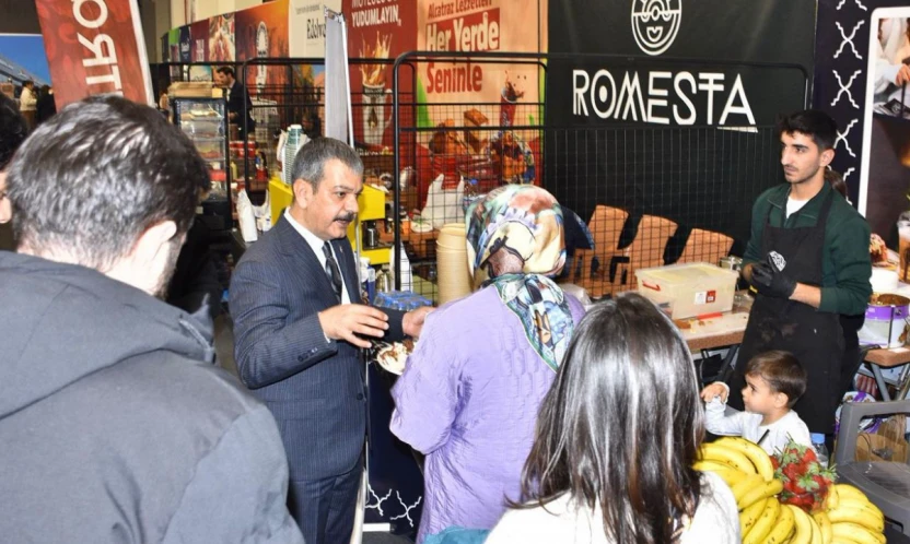 Milletvekili Keleş, Kitap Fuarı ve Kahve Festivali'nde Vatandaşlarla Buluştu