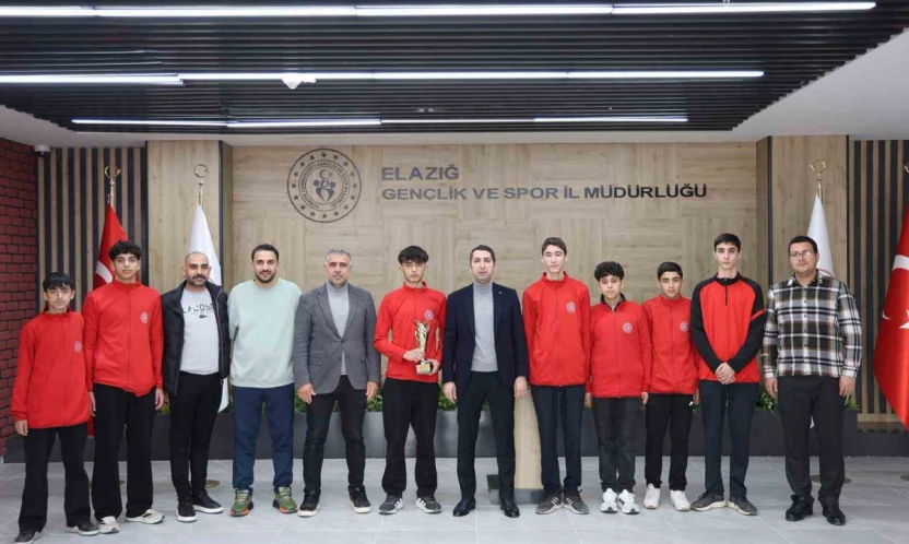 Türkiye'nin en genç hokey takımından büyük başarı